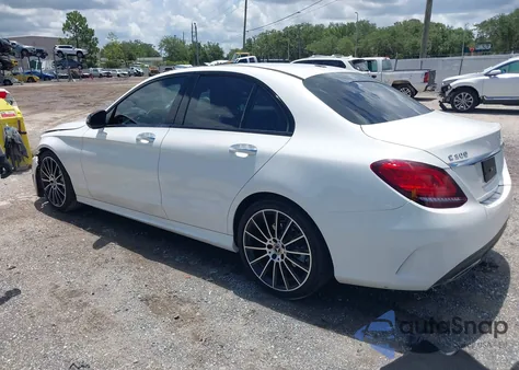 2019 Mercedes-Benz C 300 z USA, uszkodzony, nr VIN 55SWF8DB5KU296445
